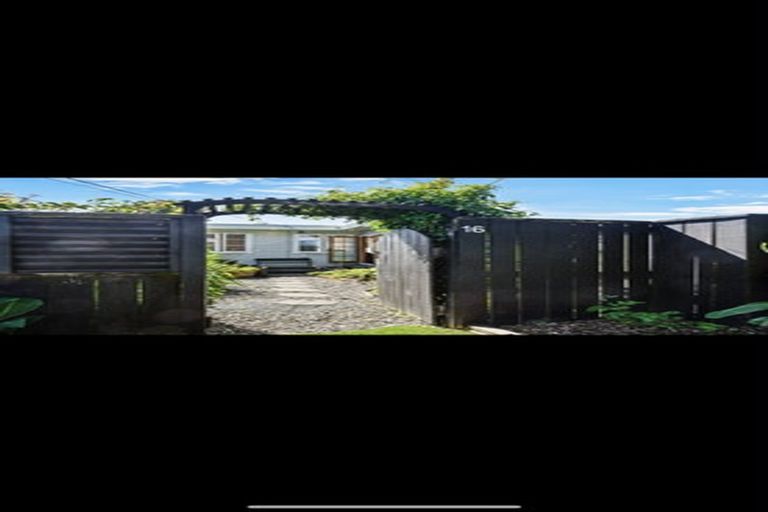 Photo of property in 16 Alexander Road, Raumati Beach, Paraparaumu, 5032