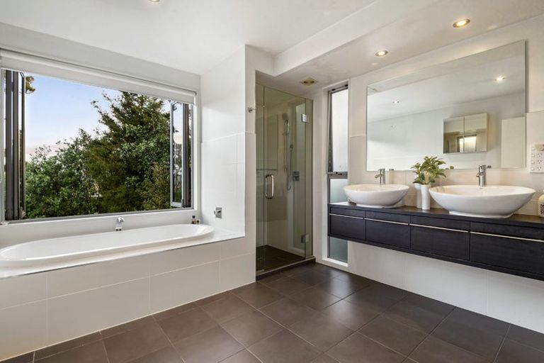 Photo of property in 26 Matheson Road, Red Beach, 0932