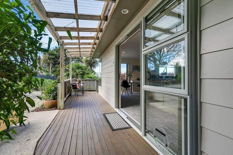 Photo of property in 21a Hatherlow Street, Glenfield, Auckland, 0629