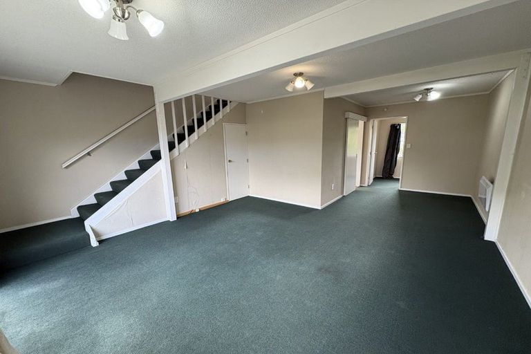 Photo of property in 16 Wagon Road, Stokes Valley, Lower Hutt, 5019