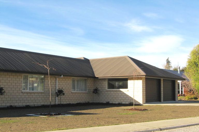 Photo of property in 1 Larch Place, Wanaka, 9305