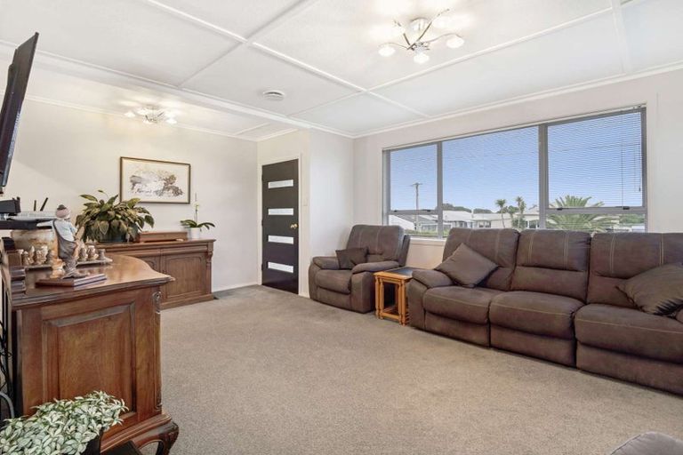 Photo of property in 22 Egmont Street, Castlecliff, Whanganui, 4501