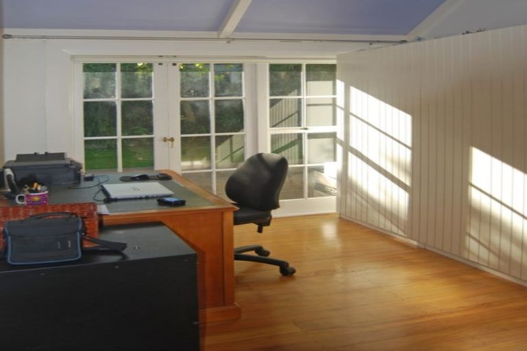 Photo of property in 16 Bridge View Road, Birkenhead, Auckland, 0626