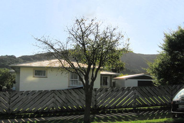 Photo of property in 9 Mimihau Grove, Wainuiomata, Lower Hutt, 5014