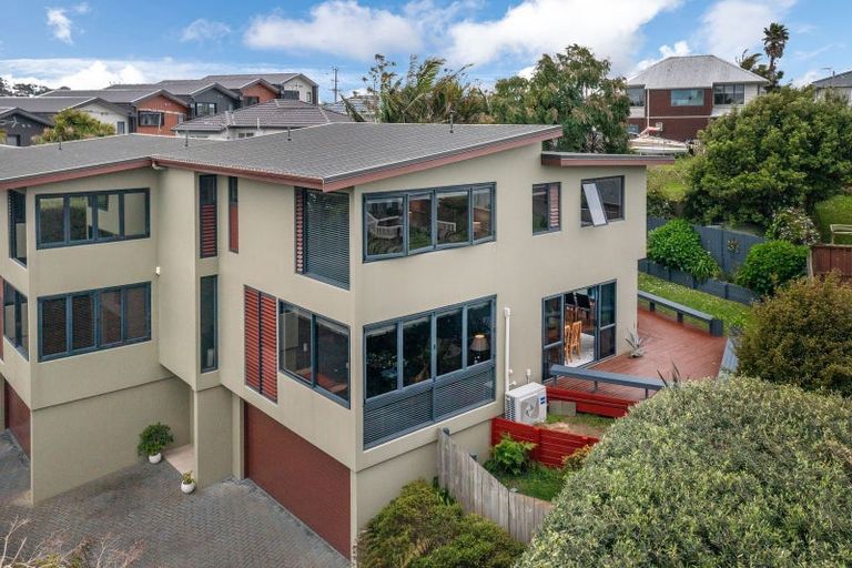 Photo of property in 3/71 Pupuke Road, Northcote, Auckland, 0627