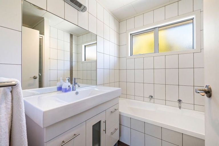 Photo of property in 1 Kelvin Place, Kelvin Heights, Queenstown, 9300