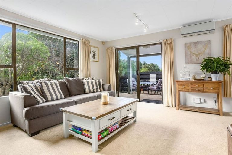 Photo of property in 32a Transom Close, Whitby, Porirua, 5024
