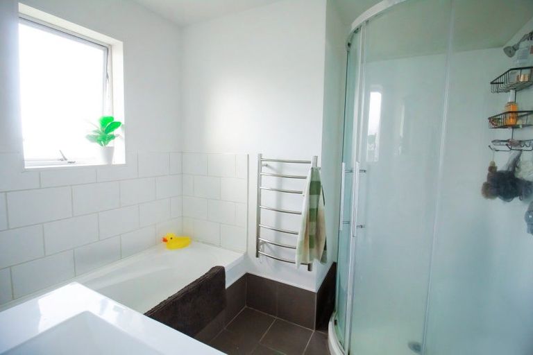 Photo of property in 32 Palliser Place, Milson, Palmerston North, 4414