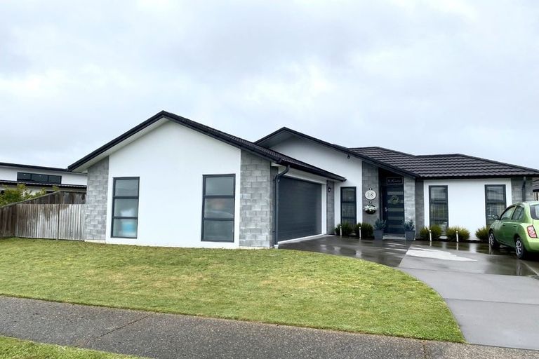 Photo of property in 18 Kahuparere Crescent, Pyes Pa, Tauranga, 3112