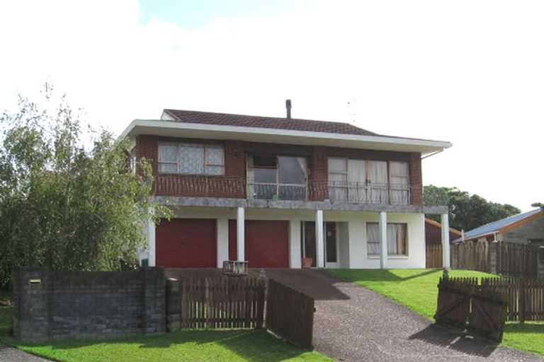 Photo of property in 12 Flagstaff Place, Massey, Auckland, 0614