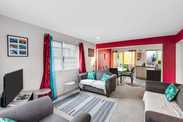 Photo of property in 1/29 Katrina Place, Massey, Auckland, 0614