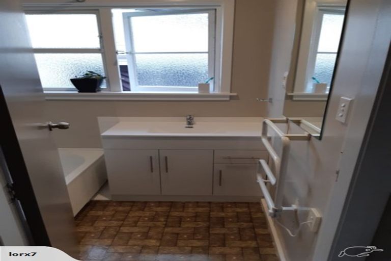 Photo of property in 28 Avro Crescent, Hornby, Christchurch, 8042