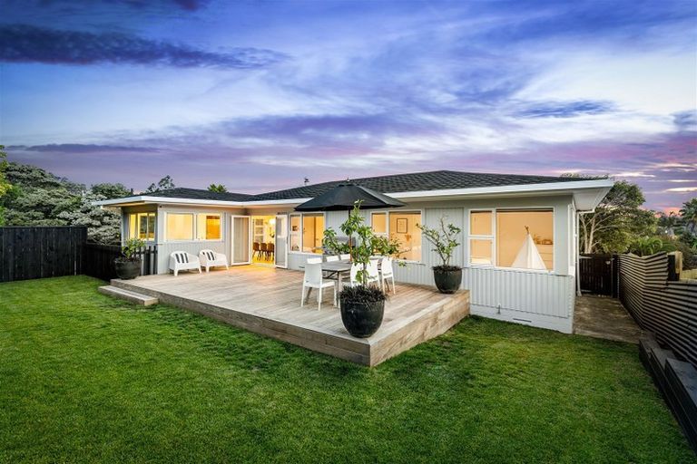 Photo of property in 4 Kororo Street, Northcote, Auckland, 0627