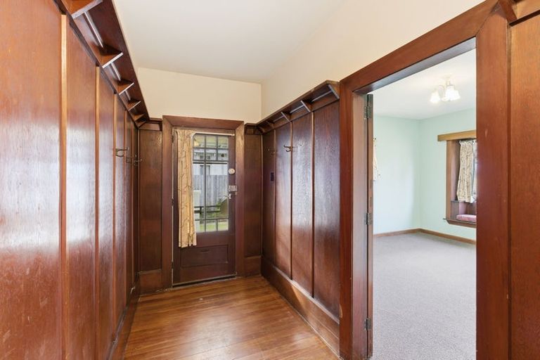 Photo of property in 48 Saint Andrews Square, Strowan, Christchurch, 8052