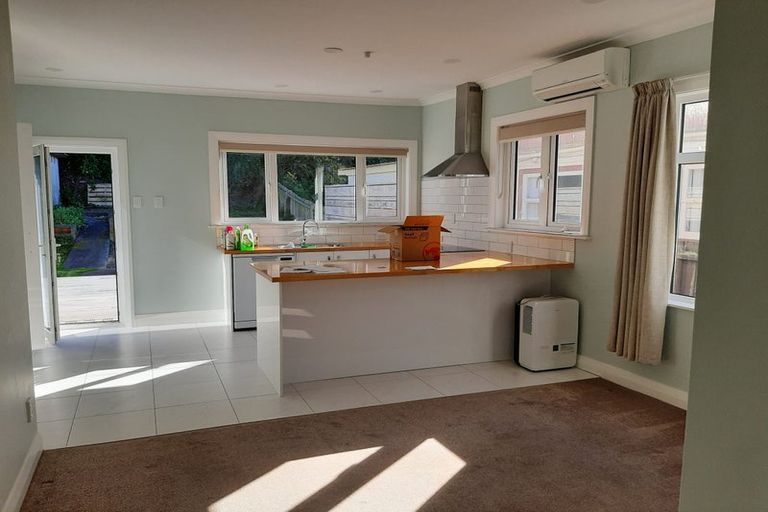 Photo of property in 37 Tauhinu Road, Miramar, Wellington, 6022