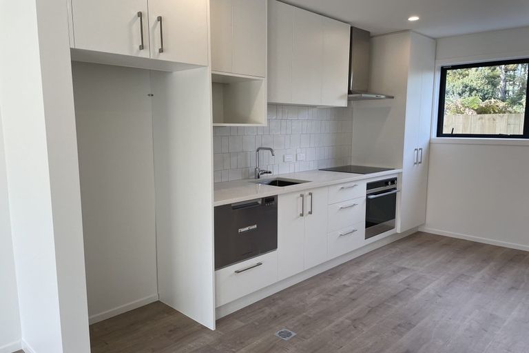 Photo of property in 1/12 Enderby Drive, Te Atatu Peninsula, Auckland, 0610