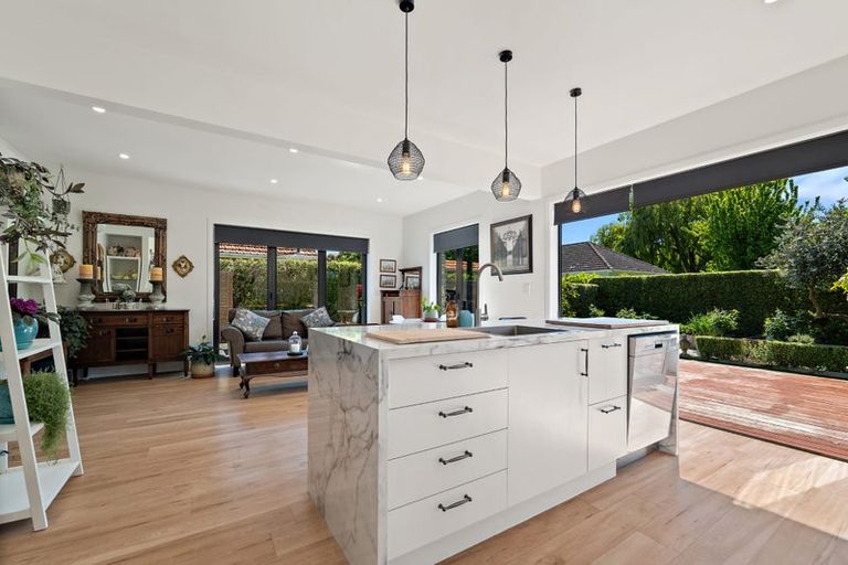 Photo of property in 12 Wilsons Road, Saint Martins, Christchurch, 8022