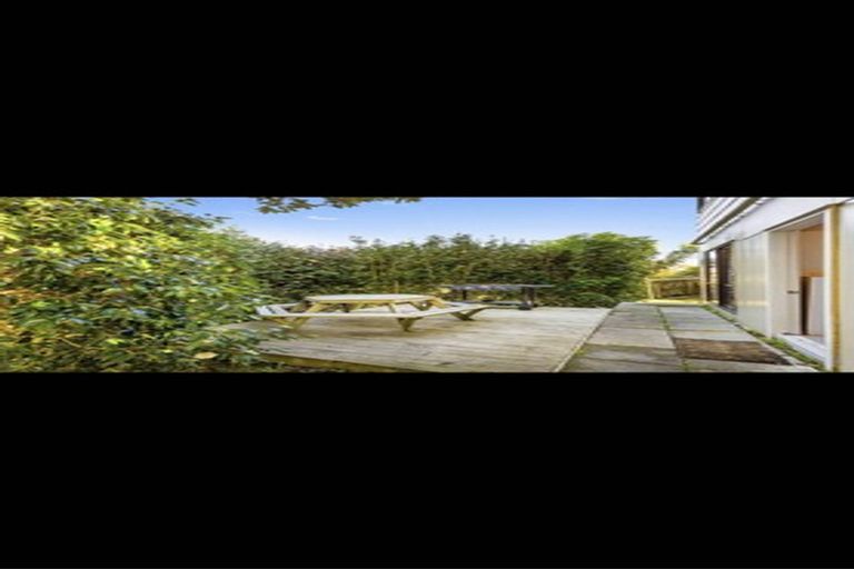 Photo of property in 3 Fernhaven Place, Massey, Auckland, 0614