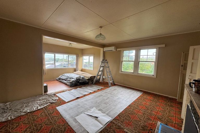 Photo of property in 3 Taupata Street, Castlecliff, Whanganui, 4501