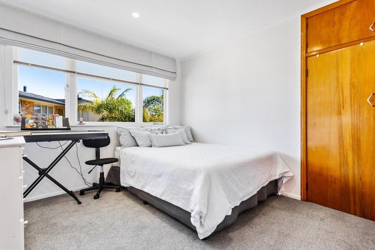 Photo of property in 33 Noall Street, Te Atatu Peninsula, Auckland, 0610