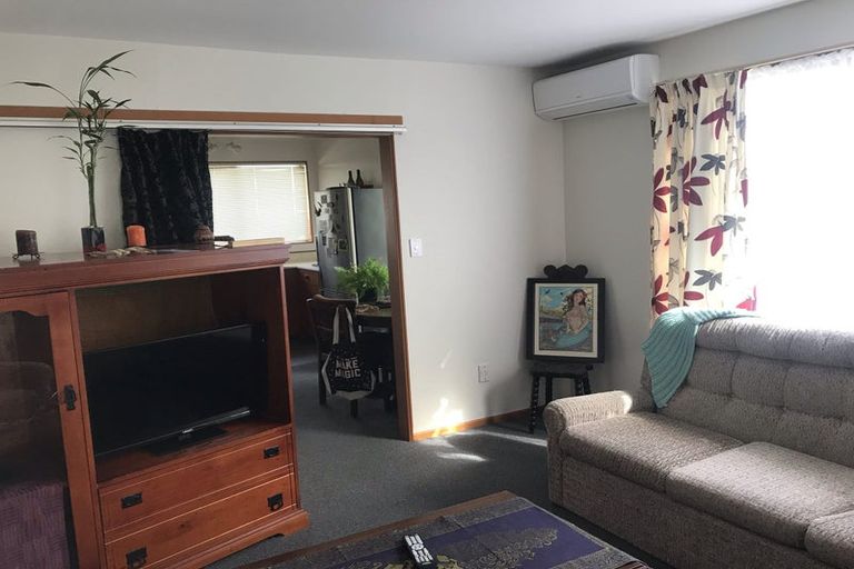 Photo of property in 72 Waratah Street, Avondale, Christchurch, 8061