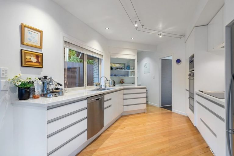 Photo of property in 58 Memorial Drive, Hamilton East, Hamilton, 3216