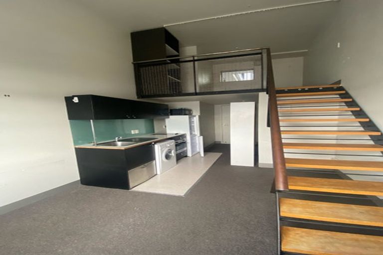 Photo of property in Urbane Apartments, 29/29 Webb Street, Mount Cook, Wellington, 6011