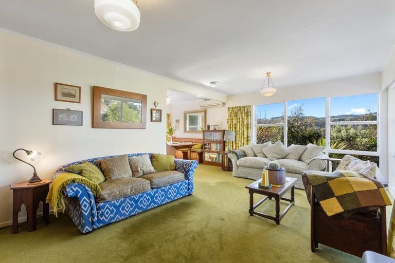 Photo of property in 8 Katarina Grove, Tawa, Wellington, 5028
