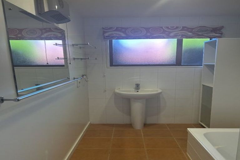 Photo of property in 34 Regency Crescent, Redwood, Christchurch, 8051