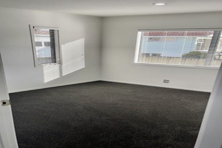 Photo of property in 2/90 Pupuke Road, Hillcrest, Auckland, 0627