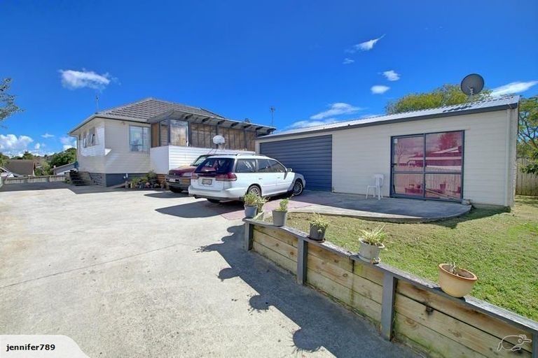 Photo of property in 2 Christmas Road, Manurewa, Auckland, 2102