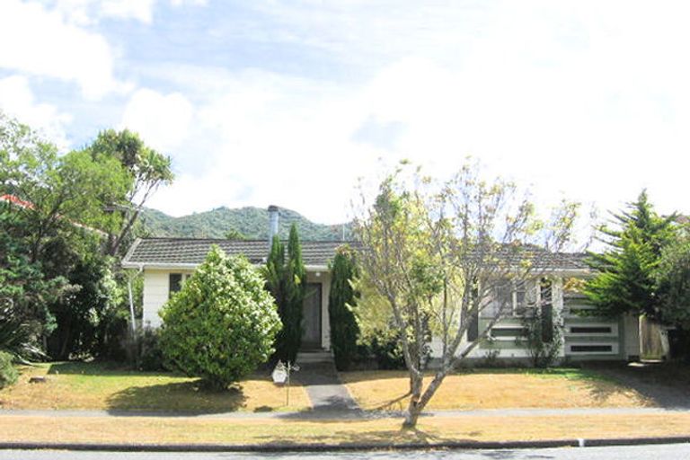 Photo of property in 77 California Drive, Totara Park, Upper Hutt, 5018