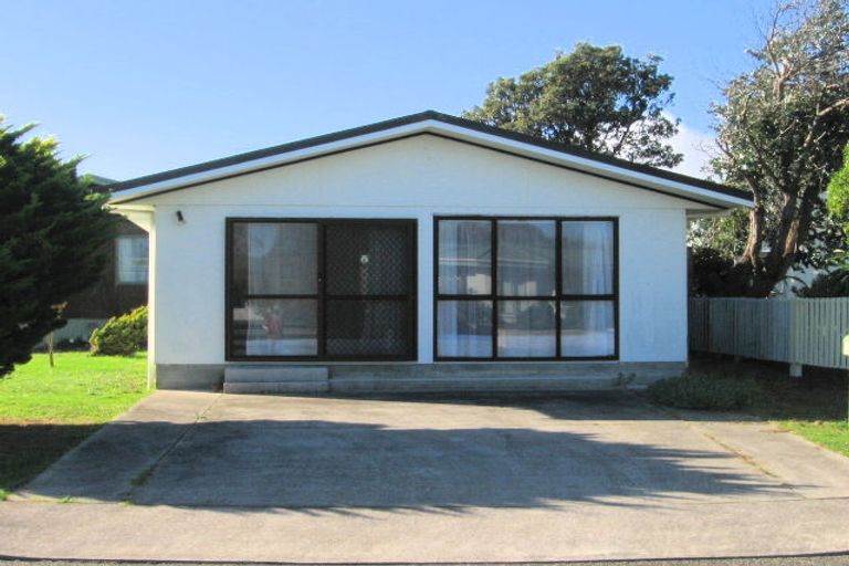 Photo of property in 38 Freyberg Crescent, Waikanae Beach, Waikanae, 5036