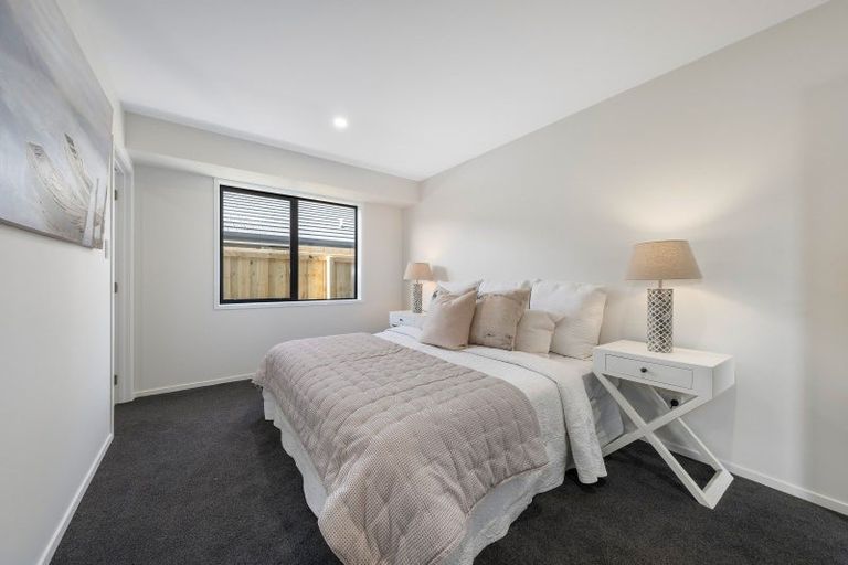 Photo of property in 2 Graeme Cooper Lane, Avonhead, Christchurch, 8042