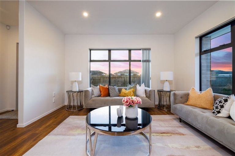 Photo of property in 21 Sapwood Crescent, Takanini, 2110