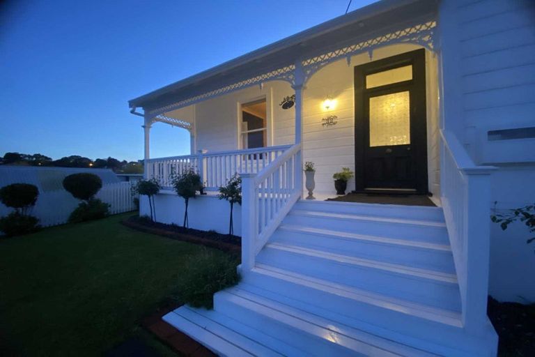 Photo of property in 32 Belt Road, Moturoa, New Plymouth, 4310