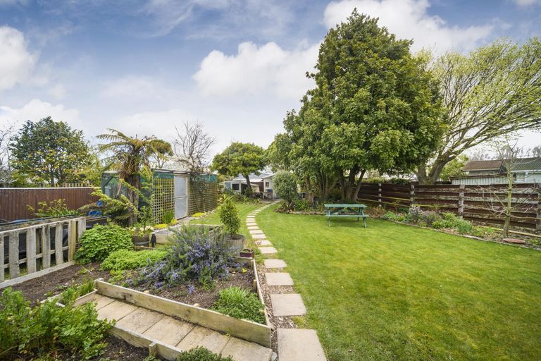 Photo of property in 66 Ruamahanga Crescent, Terrace End, Palmerston North, 4410