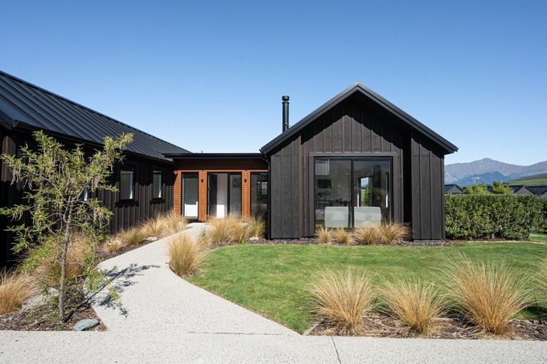 Photo of property in 5 Fife Court, Jacks Point, Queenstown, 9371
