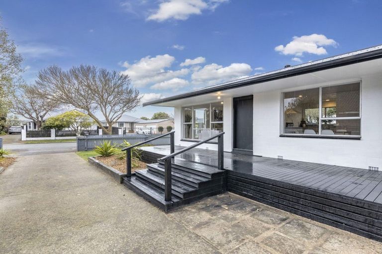 Photo of property in 25 Heathglen Avenue, Parklands, Christchurch, 8083