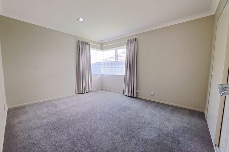 Photo of property in 36 Gibbston Crescent, Flat Bush, Auckland, 2016