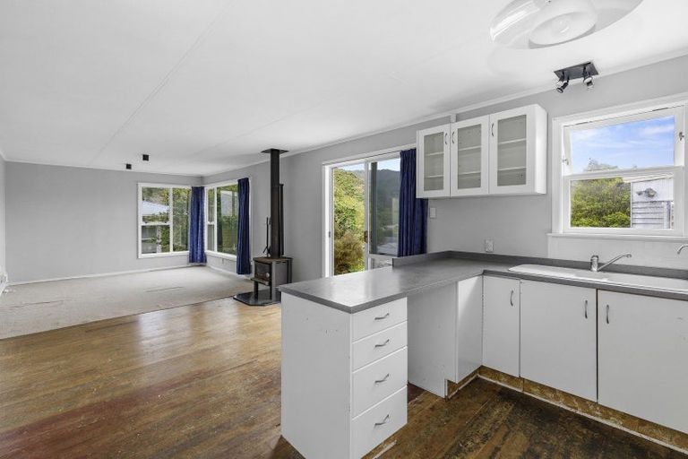 Photo of property in 4 Parenga Street, Wainuiomata, Lower Hutt, 5014