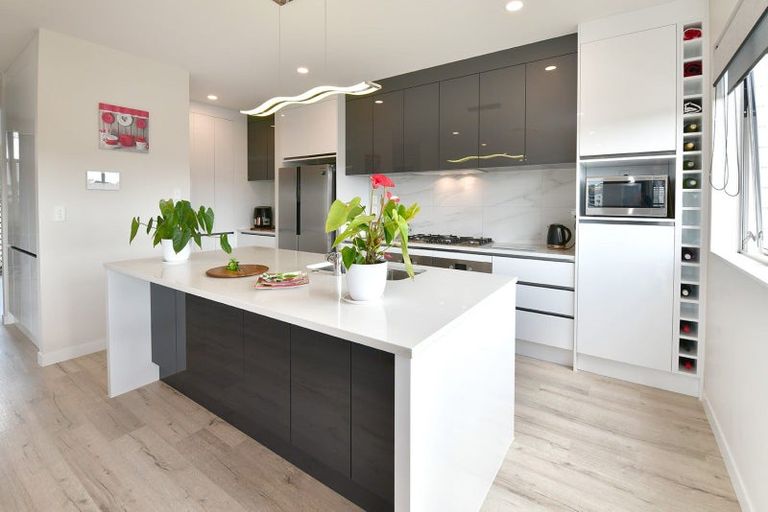 Photo of property in 19 Maka Terrace, Orewa, 0931