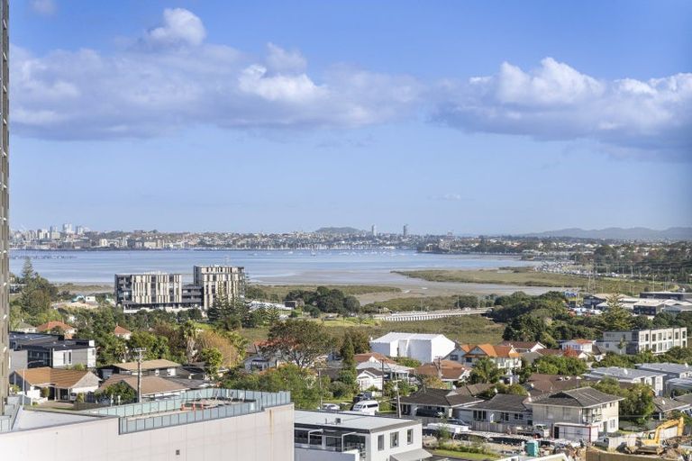 Photo of property in Sentinel Apartments, 905/3 Northcroft Street, Takapuna, Auckland, 0622
