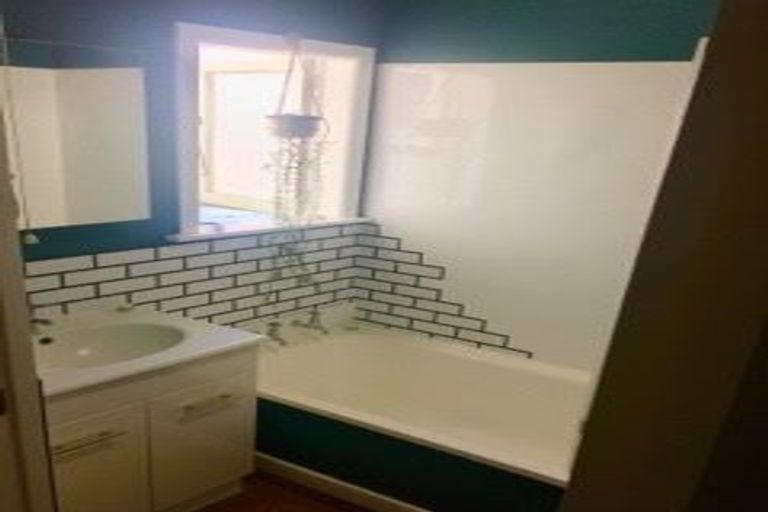 Photo of property in 16 Lancaster Road, Beach Haven, Auckland, 0626