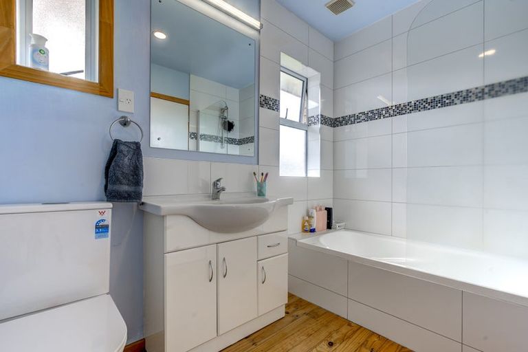 Photo of property in 10 Stewart Place, Melville, Hamilton, 3206