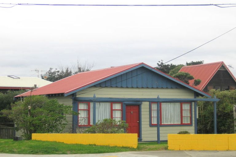 Photo of property in 96 Marine Parade, Paraparaumu Beach, Paraparaumu, 5032
