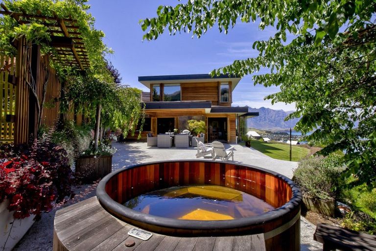 Photo of property in 27 Edinburgh Drive, Queenstown, 9300