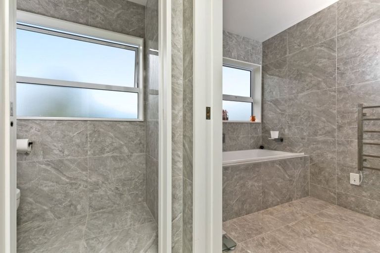 Photo of property in 28 Shah Place, Glen Eden, Auckland, 0602