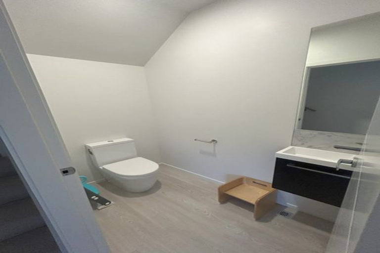 Photo of property in 42 Koreke Close, Kenepuru, Porirua, 5022