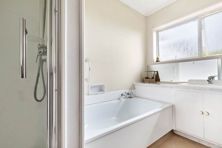 Photo of property in 108 Sunset Road, Unsworth Heights, Auckland, 0632